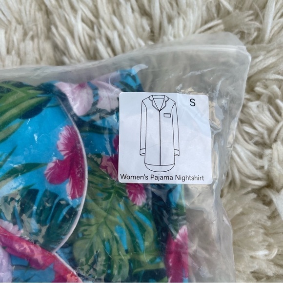 NEW Plums Pajama Sleep Shirt Button Front Nightshirt Tropical Size Small NWT - Picture 6 of 6